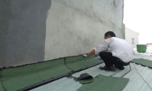 Thi công chống thấm khe tiếp giáp hai nhà